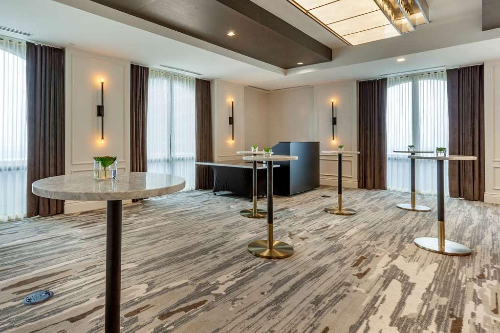 Cambria Downtown Convention Center 4*