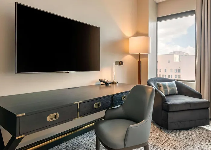 Cambria Hotel Houston Downtown Convention Center