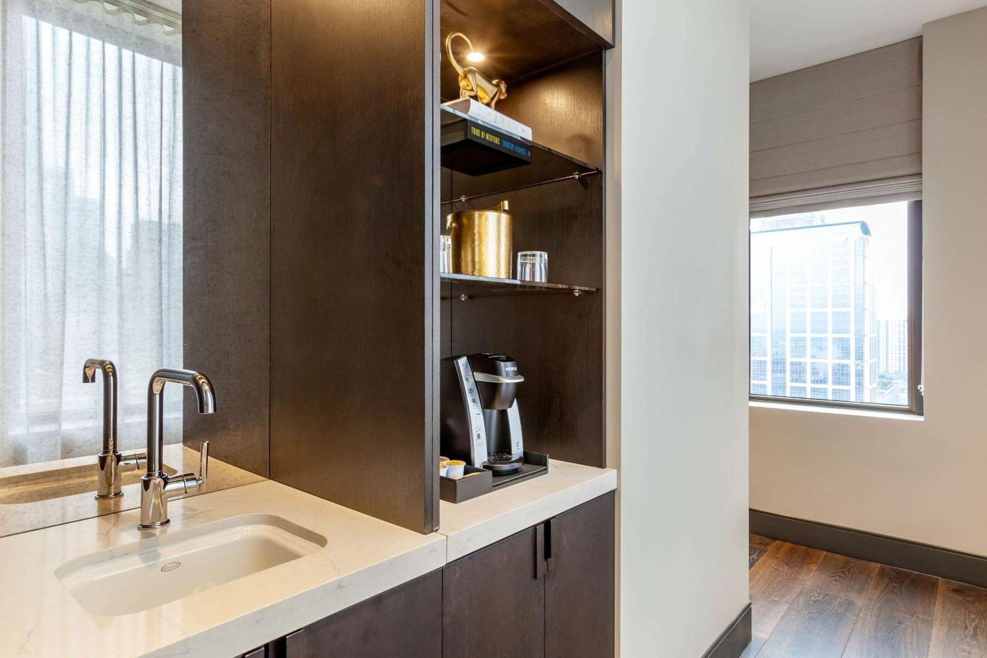Cambria Downtown Convention Center Hotel 4*